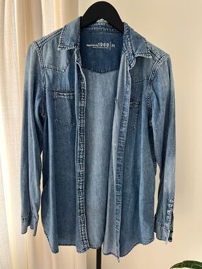 Gap 1969 Denim Button-Up Shirt Jacket in Faded Blue Sz M